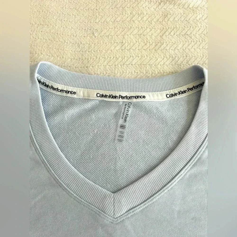 NWT Calvin Klein Performance V-neck Pullover NWT - image 4